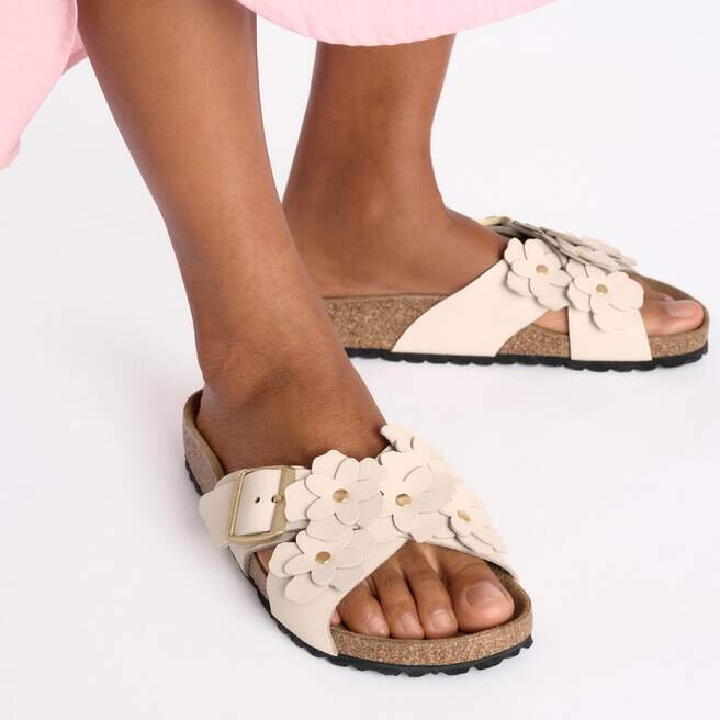 Siena Flower Embellishment Natural Leather Siena Flower Embellishment Natural Leather